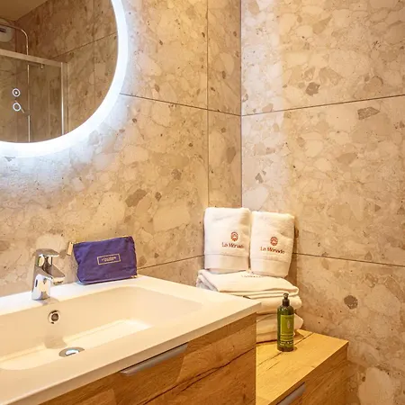 Hotel La Menado 3*