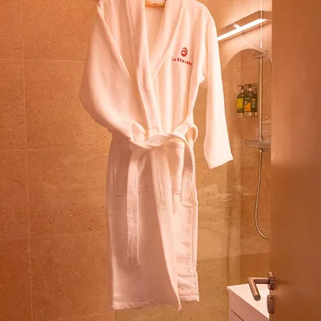 Hotell La Menado Cavalaire-sur-Mer