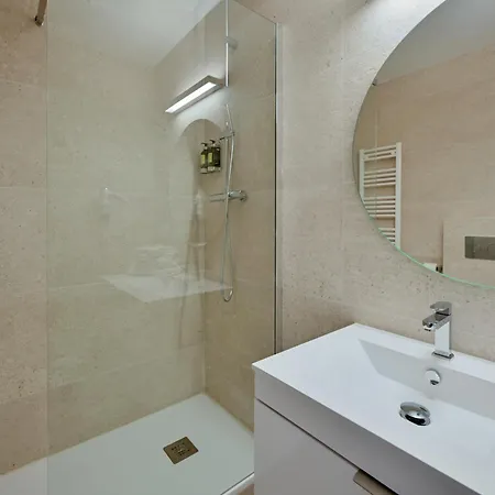 La Menado Hotell