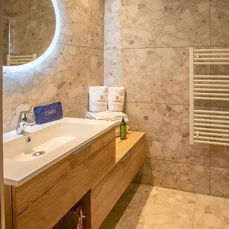 Hotell La Menado Cavalaire-sur-Mer